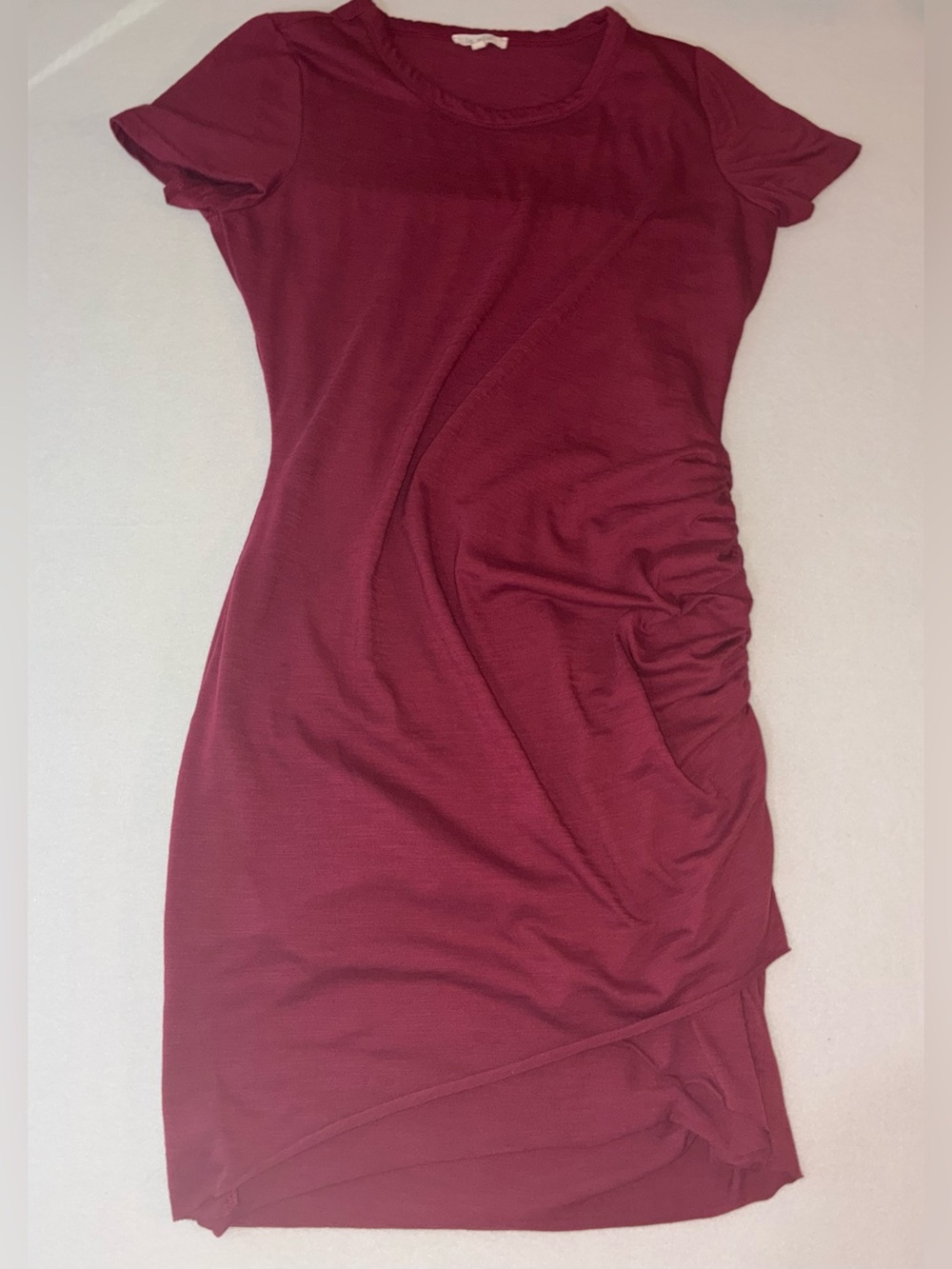 LA MIEL Burgundy Short-Sleeve Ruched Midi Dress
